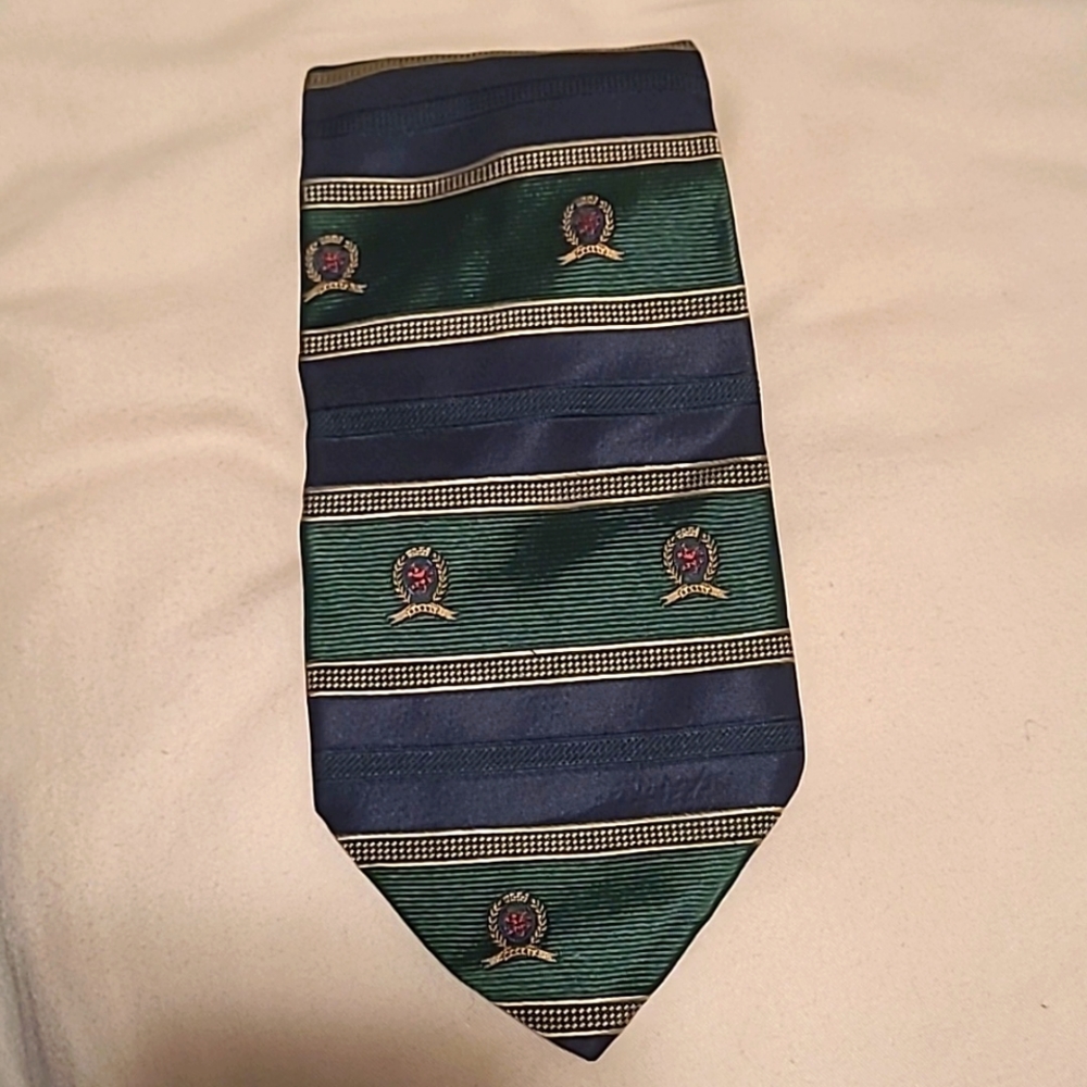 Hilfiger Pre-Owned men's necktie Stripe Blue green with hilfiger logo.